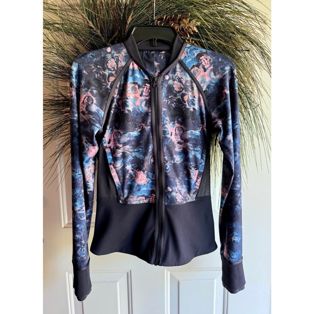 Lululemon Purple & Pink "If You're Lucky" Gym/Yoga/Run/Walk Floral Jacket Size 4